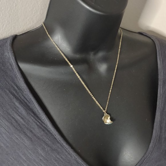 Clam Shell With Faux Pearl Pendant Necklace Adjustable 18 To 20 Inches Long - Picture 11 of 12